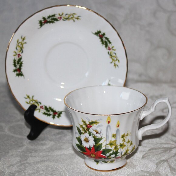 Bluebird Christmas Poinsettia Teacup Set | Yuletide Tea Cup & Saucer | Holly - Picture 1 of 6